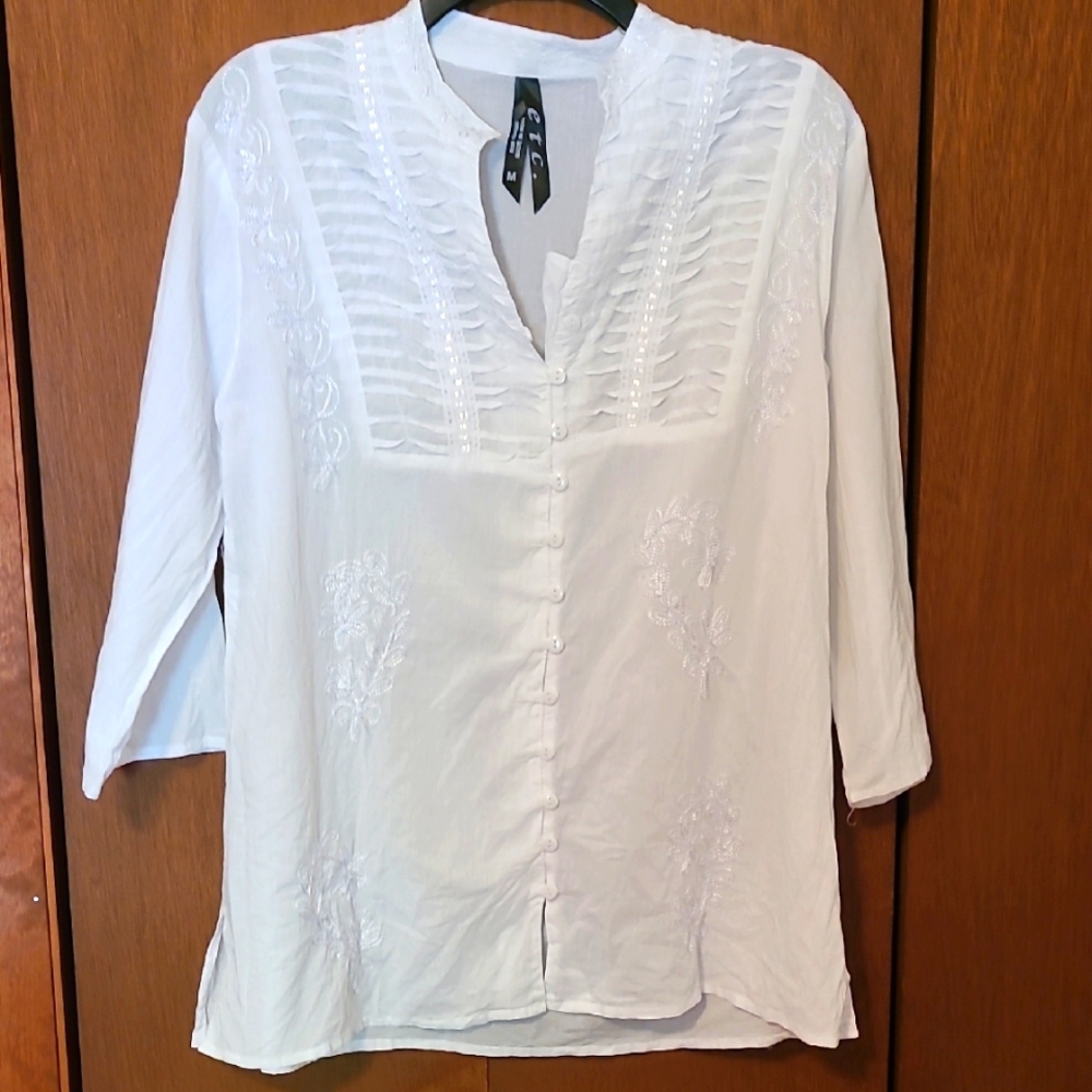 Etc. 100% Cotton White Blouse With Embrodery Button Front Sz M